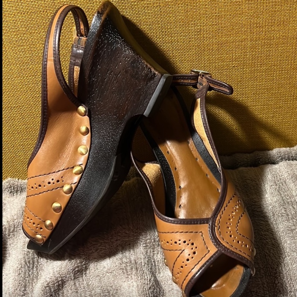 BCBG Wood Wedge Sandals
Slingback Platform Heels Gold Studs Honey - Size 7.5